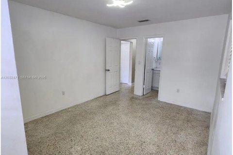 Villa ou maison à louer à Sweetwater, Floride: 3 chambres, 159.98 m2 № 2146517 - photo 13