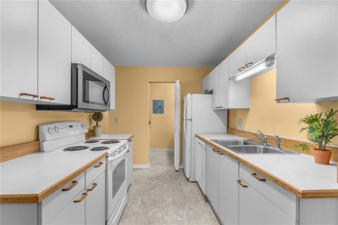 Купить кондоминиум в Дейтона-Бич, Флорида 7 комнат, 99.41м2, № 2147682 - фото 3