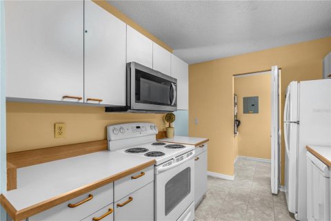 Купить кондоминиум в Дейтона-Бич, Флорида 7 комнат, 99.41м2, № 2147682 - фото 17
