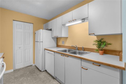 Купить кондоминиум в Дейтона-Бич, Флорида 7 комнат, 99.41м2, № 2147682 - фото 15