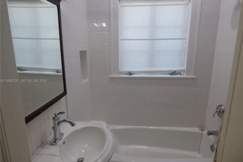 Casa en alquiler en Coral Gables, Florida, 3 dormitorios, 138.98 m2 № 2011116 - foto 20