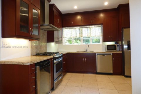 Casa en alquiler en Coral Gables, Florida, 3 dormitorios, 138.98 m2 № 2011116 - foto 10