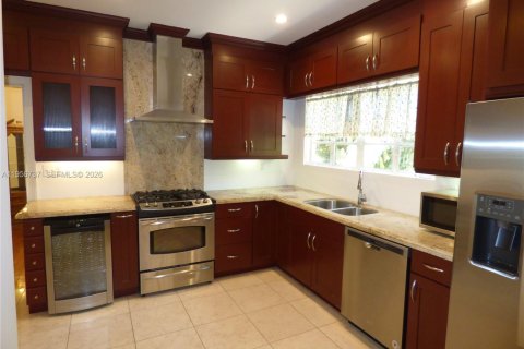 Casa en alquiler en Coral Gables, Florida, 3 dormitorios, 138.98 m2 № 2011116 - foto 11