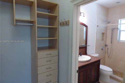 Casa en alquiler en Coral Gables, Florida, 3 dormitorios, 138.98 m2 № 2011116 - foto 14