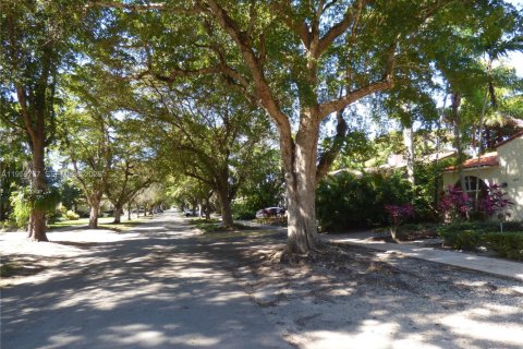 Casa en alquiler en Coral Gables, Florida, 3 dormitorios, 138.98 m2 № 2011116 - foto 23