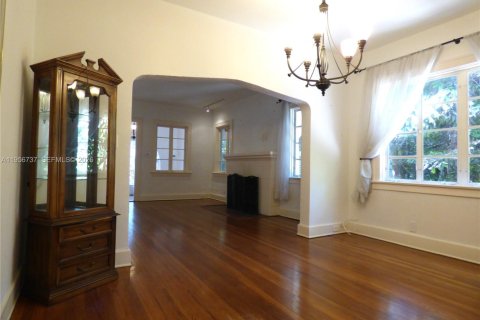 Casa en alquiler en Coral Gables, Florida, 3 dormitorios, 138.98 m2 № 2011116 - foto 9