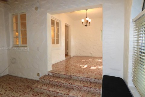 Casa en alquiler en Coral Gables, Florida, 3 dormitorios, 138.98 m2 № 2011116 - foto 4