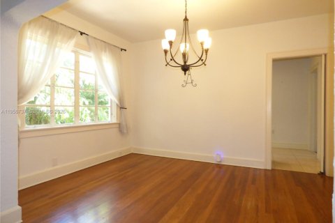 Casa en alquiler en Coral Gables, Florida, 3 dormitorios, 138.98 m2 № 2011116 - foto 8