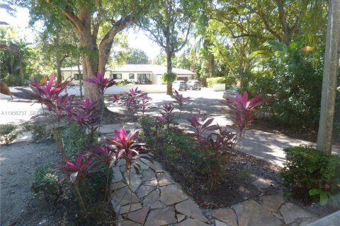 Casa en alquiler en Coral Gables, Florida, 3 dormitorios, 138.98 m2 № 2011116 - foto 3