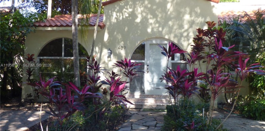 Casa en Coral Gables, Florida 3 dormitorios, 138.98 m2 № 2011116