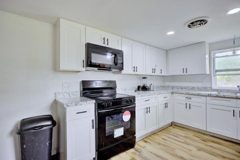 House in Avon Park, Florida 3 bedrooms, 124.67 sq.m. № 2205540 - photo 29