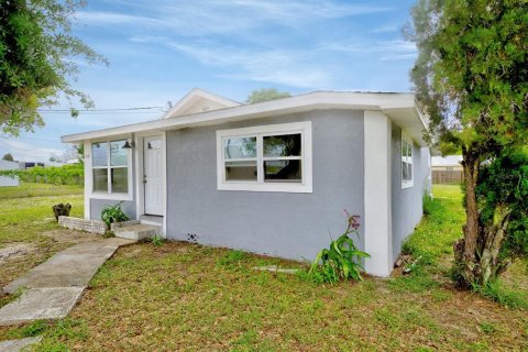 House in Avon Park, Florida 3 bedrooms, 124.67 sq.m. № 2205540 - photo 3