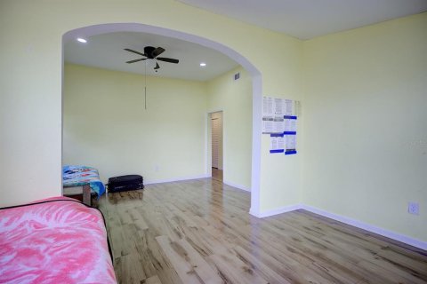 House in Avon Park, Florida 3 bedrooms, 124.67 sq.m. № 2205540 - photo 9