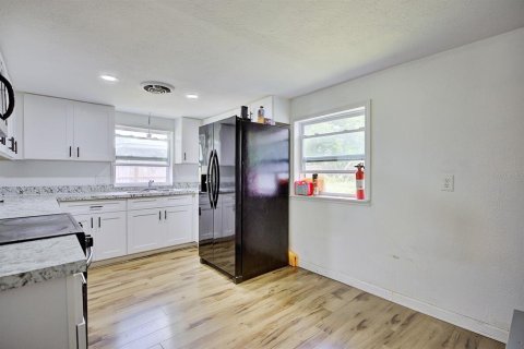 House in Avon Park, Florida 3 bedrooms, 124.67 sq.m. № 2205540 - photo 30