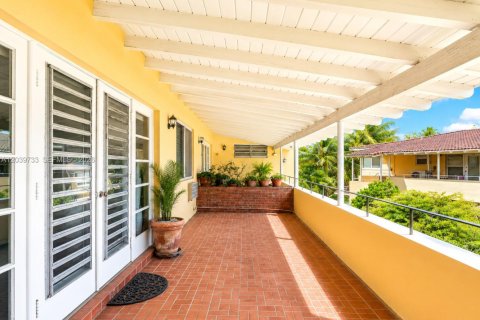 Condo in Bal Harbour, Florida, 1 bedroom  № 2086885 - photo 4