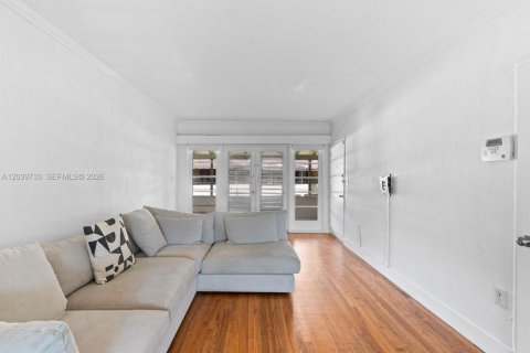 Condo in Bal Harbour, Florida, 1 bedroom  № 2086885 - photo 13