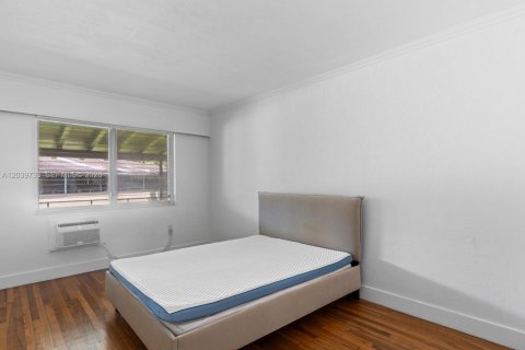 Condo in Bal Harbour, Florida, 1 bedroom  № 2086885 - photo 18