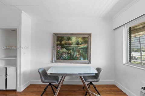 Condo in Bal Harbour, Florida, 1 bedroom  № 2086885 - photo 11