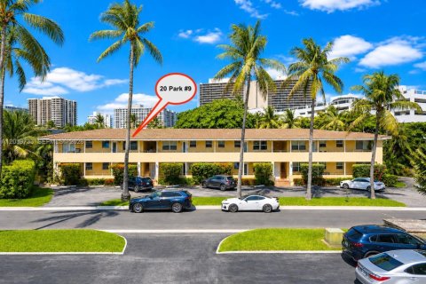 Condo in Bal Harbour, Florida, 1 bedroom  № 2086885 - photo 2