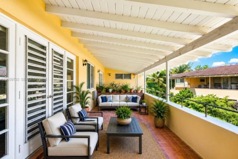 Condo in Bal Harbour, Florida, 1 bedroom  № 2086885 - photo 3