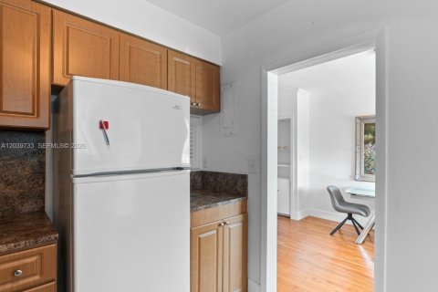 Condo in Bal Harbour, Florida, 1 bedroom  № 2086885 - photo 10