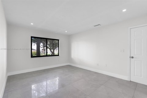 Condo in Miami, Florida, 3 bedrooms  № 1945090 - photo 13