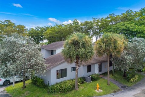 Condo in Miami, Florida, 3 bedrooms  № 1945090 - photo 26