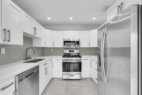 Condo in Miami, Florida, 3 bedrooms  № 1945090 - photo 8