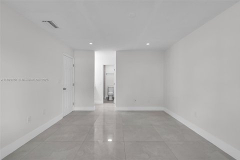 Condo in Miami, Florida, 3 bedrooms  № 1945090 - photo 14