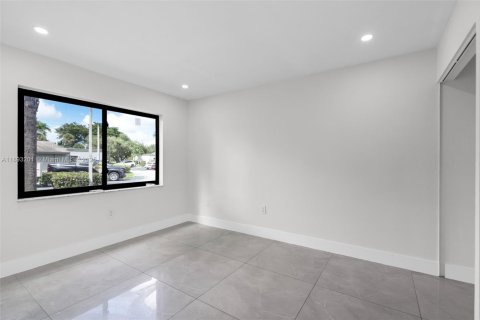 Condo in Miami, Florida, 3 bedrooms  № 1945090 - photo 22