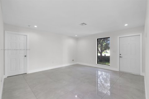 Condo in Miami, Florida, 3 bedrooms  № 1945090 - photo 5