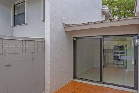 Condo in Miami, Florida, 3 bedrooms  № 1945090 - photo 25