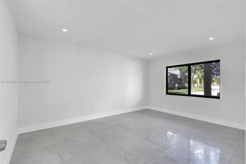 Condo in Miami, Florida, 3 bedrooms  № 1945090 - photo 12
