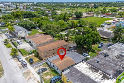 Villa ou maison à louer à Homestead, Floride: 33.91 m2 № 2190482 - photo 10