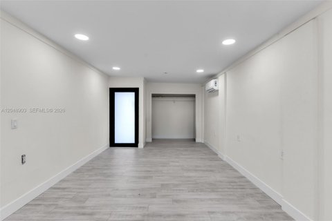 Villa ou maison à louer à Homestead, Floride: 33.91 m2 № 2190482 - photo 5