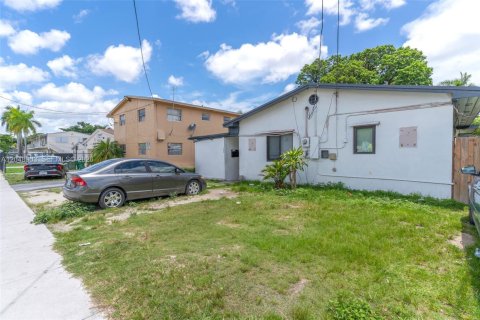Villa ou maison à louer à Homestead, Floride: 33.91 m2 № 2190482 - photo 14