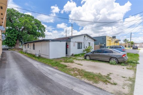 Villa ou maison à louer à Homestead, Floride: 33.91 m2 № 2190482 - photo 13