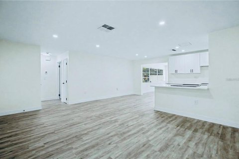 House in Beverly Hills, Florida 2 bedrooms, 116.5 sq.m. № 2391338 - photo 4