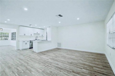 House in Beverly Hills, Florida 2 bedrooms, 116.5 sq.m. № 2391338 - photo 3