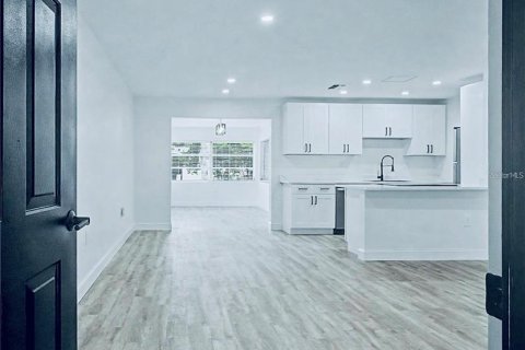 House in Beverly Hills, Florida 2 bedrooms, 116.5 sq.m. № 2391338 - photo 2