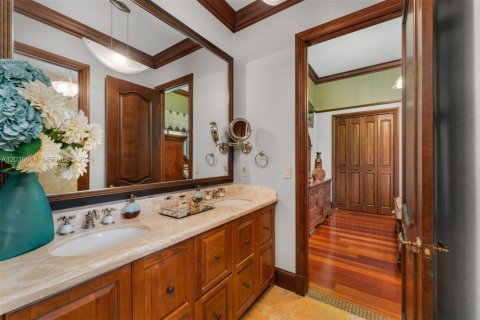 Villa ou maison à vendre à Miami, Floride: 5 chambres № 2085056 - photo 19