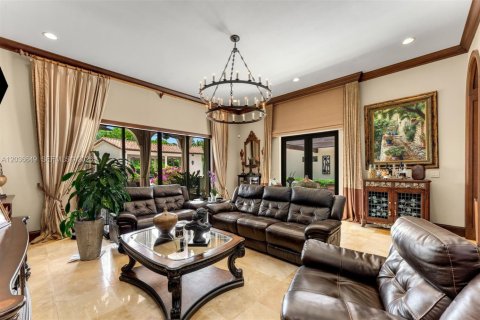 Villa ou maison à vendre à Miami, Floride: 5 chambres № 2085056 - photo 12