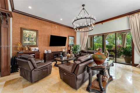 Villa ou maison à vendre à Miami, Floride: 5 chambres № 2085056 - photo 11