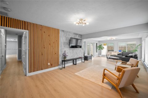 House in Fort Lauderdale, Florida 5 bedrooms, 284.56 sq.m. № 1836340 - photo 5