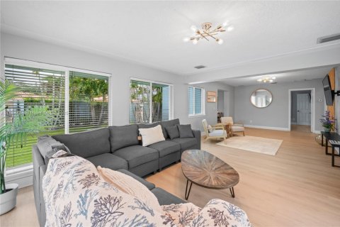 House in Fort Lauderdale, Florida 5 bedrooms, 284.56 sq.m. № 1836340 - photo 7