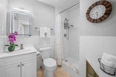 House in Fort Lauderdale, Florida 5 bedrooms, 284.56 sq.m. № 1836340 - photo 10