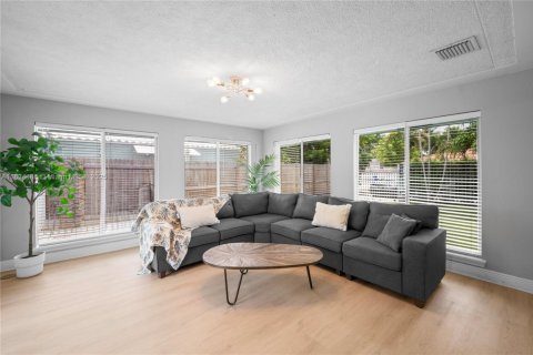 House in Fort Lauderdale, Florida 5 bedrooms, 284.56 sq.m. № 1836340 - photo 23