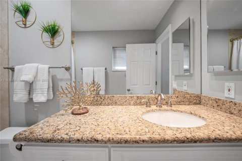 House in Fort Lauderdale, Florida 5 bedrooms, 284.56 sq.m. № 1836340 - photo 21