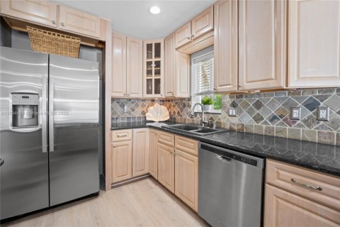 House in Fort Lauderdale, Florida 5 bedrooms, 284.56 sq.m. № 1836340 - photo 15