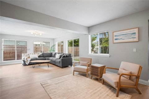 House in Fort Lauderdale, Florida 5 bedrooms, 284.56 sq.m. № 1836340 - photo 27